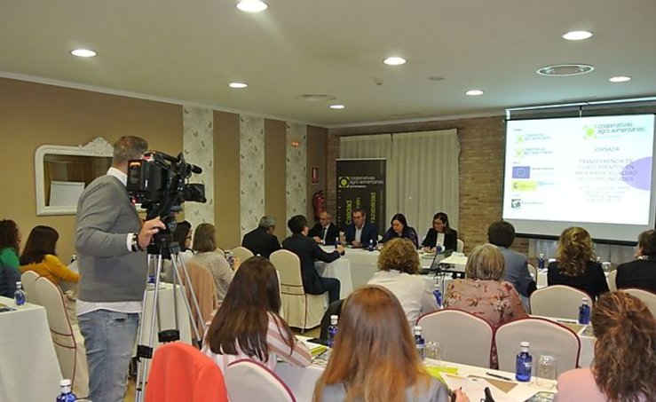 Cooperativas Extremadura pone en valor el papel que juegan las mujeres en medio rural