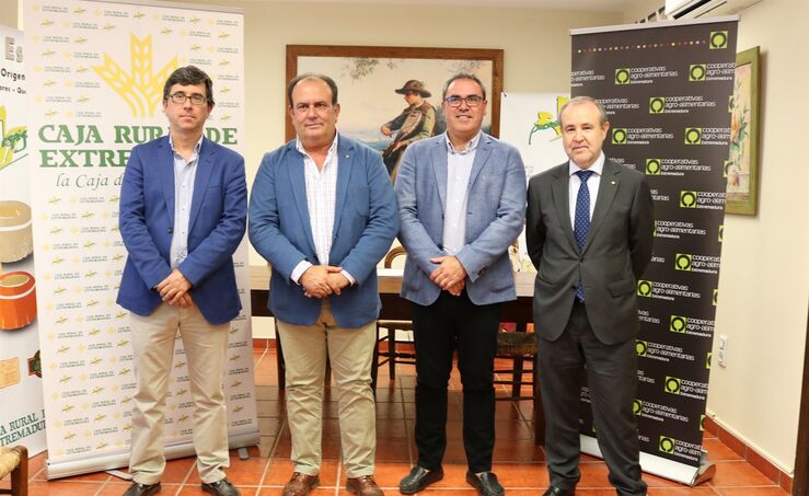 Caja Rural de Extremadura colaborar con Cooperativas AgroAlimentarias