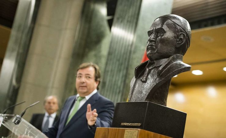 Extremeo MuozTorrero presidente de las Cortes de Cdiz ya tiene busto en el Congreso
