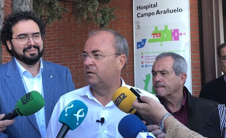 Monago critica la situacin de ruina de los hospitales y exige recursos para mantenerlos