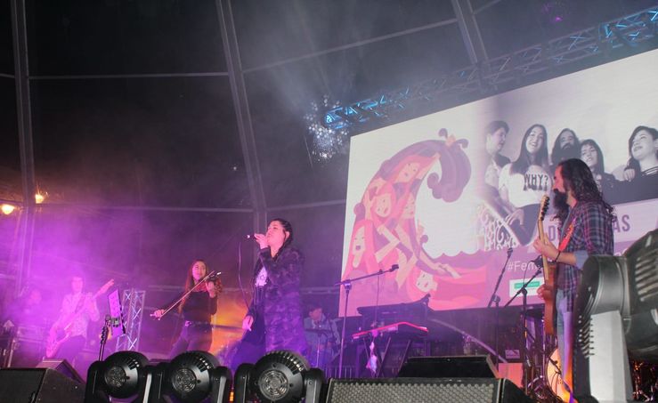 Unas 1000 personas arropan el primer concierto con motivo del Da de la Mujer en Mrida