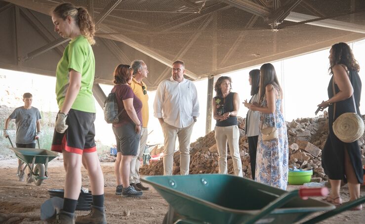 Quince jvenes participan en un campo de voluntariado en la Casa del Anfiteatro de Mrida