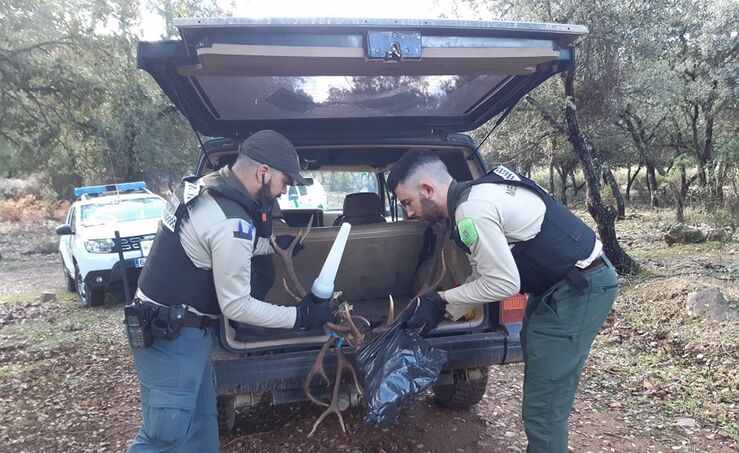 Agentes del medio natural realizan controles para evitar la caza furtiva en Extremadura