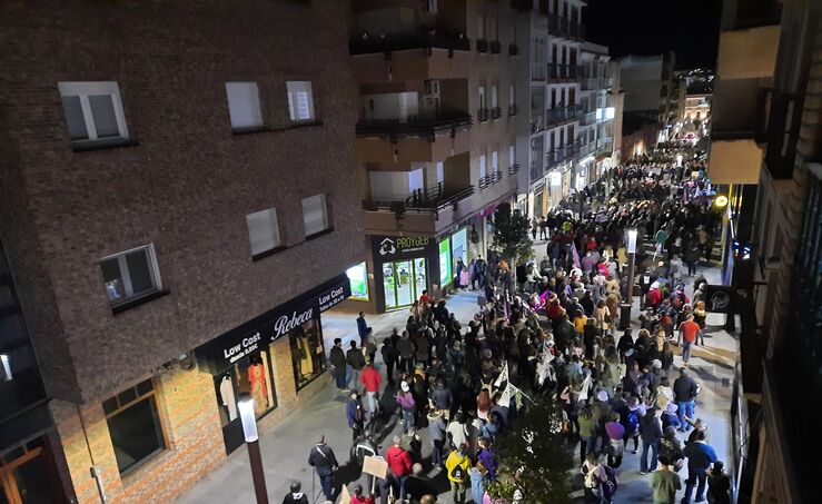 Miles de personas se manifiestan por toda Extremadura para reivindicar una igualdad real 