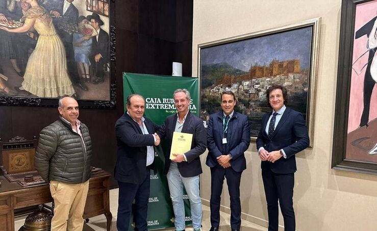 Caja Rural de Extremadura y Fedexcaza renuevan un convenio para impulsar sector cinegtico