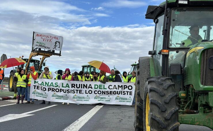 Para 14 febrero APAG Extremadura Asaja convoca tractorada desde Talarrubias haca Madrid