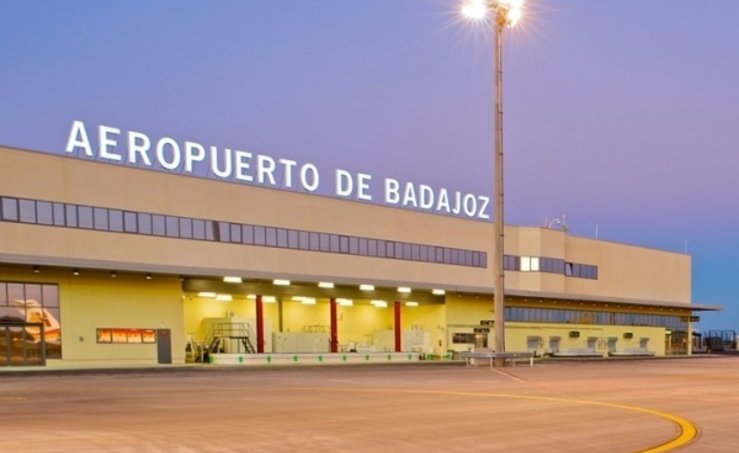 El Aeropuerto de Badajoz arranca la temporada de verano con una oferta de 55000 plazas