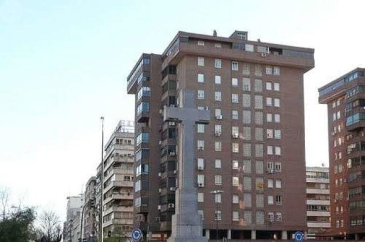 Profesionales de la cultura se oponen a declarar como BIC la Cruz de los Caídos de Cáceres