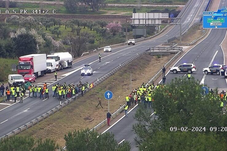 Nueva jornada protestas del campo en Extremadura con cortes en A5 en Mrida y carreteras
