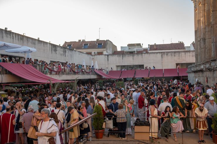 La hostelería de Mérida podrá ampliar dos horas horario de cierre durante Emerita Lvdica