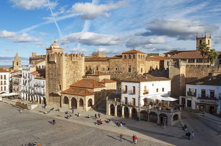 Literatura, música y patrimonio documental componen la oferta cultural de Cáceres 