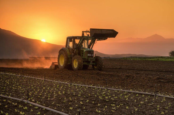 Bruselas promete ayudas a agricultores antes del verano para paliar alza de fertilizantes