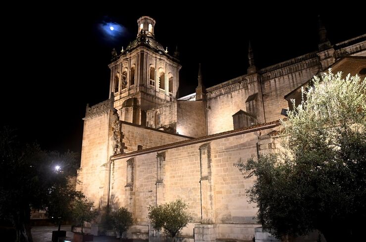 Victor Cerro lleva un espectáculo de magia este viernes a la Catedral de Coria