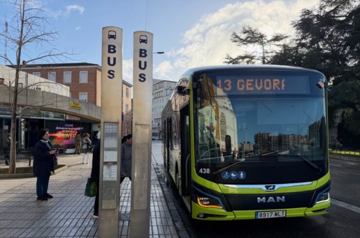 Viajeros del autobús urbano suben en julio un 8,7% en Extremadura, hasta superar el millón