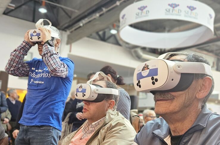 Fundación Telefónica lleva a Badajoz sus gafas VR para la inclusión digital de mayores 