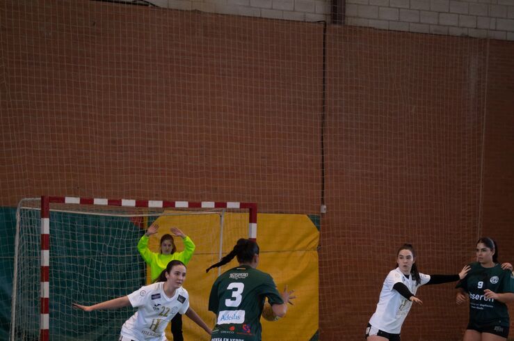 Victorias de EMD Aceuchal y Unión Balonmano Pacense en la ida de semifinales femeninas