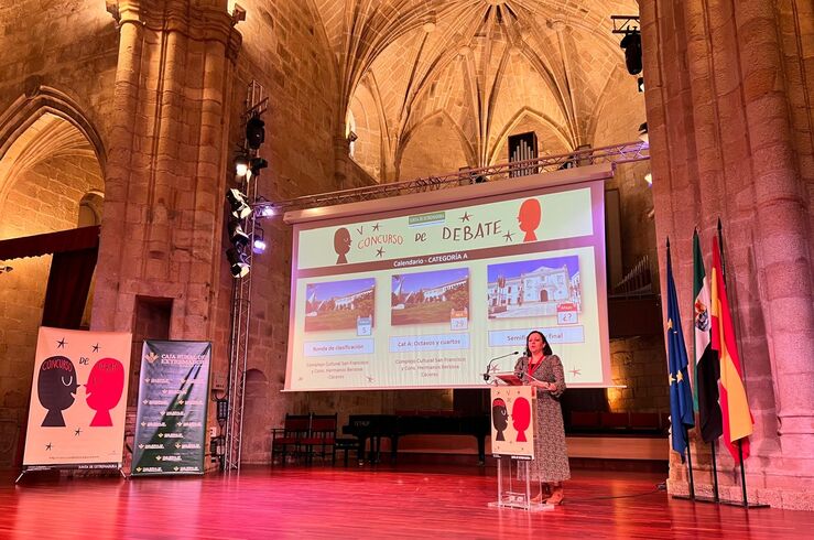 Casi un centenar de equipos participan en ronda clasificatoria V Concurso Debate Escolar