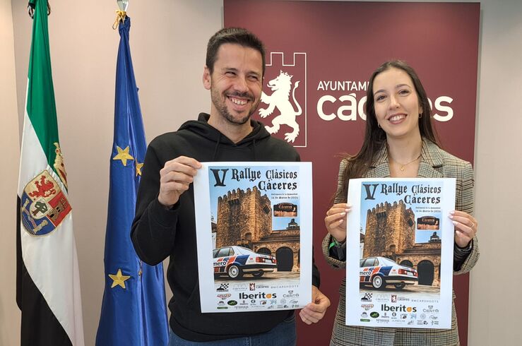 70 coches de España y Portugal acuden al V Rallye Clásicos Cáceres Patrimonio Humanidad