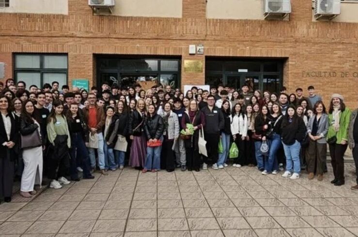 Casi 80 estudiantes de 2º Bachillerato compiten en la Olimpiada de Química de Extremadura