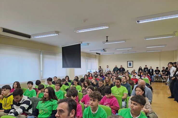 Alumnos instituto Cáceres participan en fase local de la Olimpiada de Ingeniería Caminos