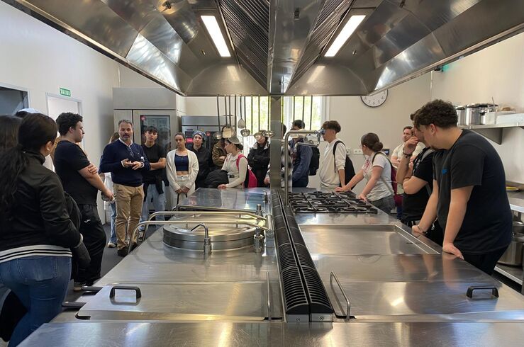 La Diputación de Badajoz y el IES San Fernando firman un convenio de colaboración