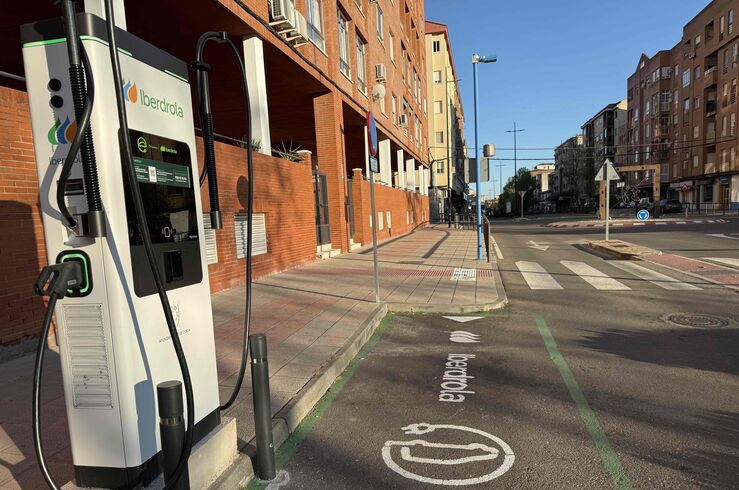 Iberdrola pone en marcha 6 puntos de recarga rápida de vehículos eléctricos en Coria