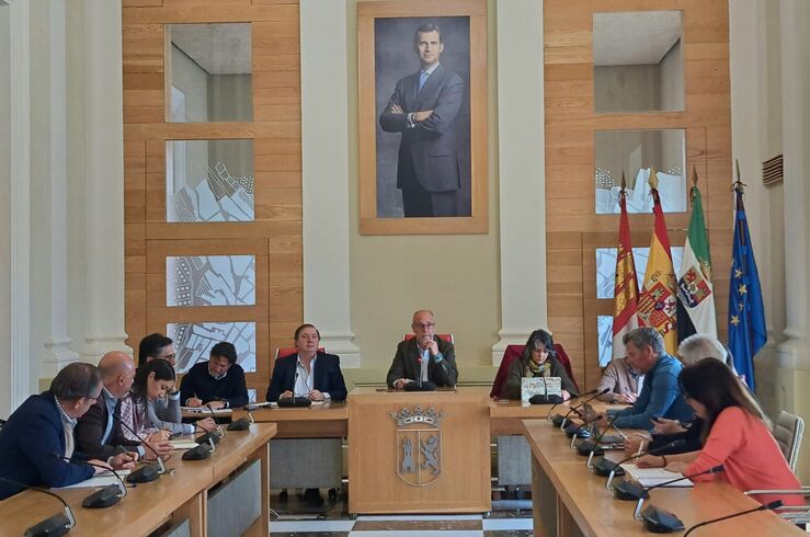 Ayuntamiento valora impulso aeródromo de Cáceres con licitación de redacción del proyecto