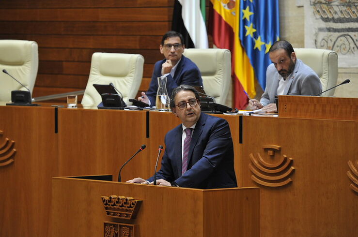 PSOE acusa a Guardiola de usar el decreto aprobado con Vox como un “abuso de poder”