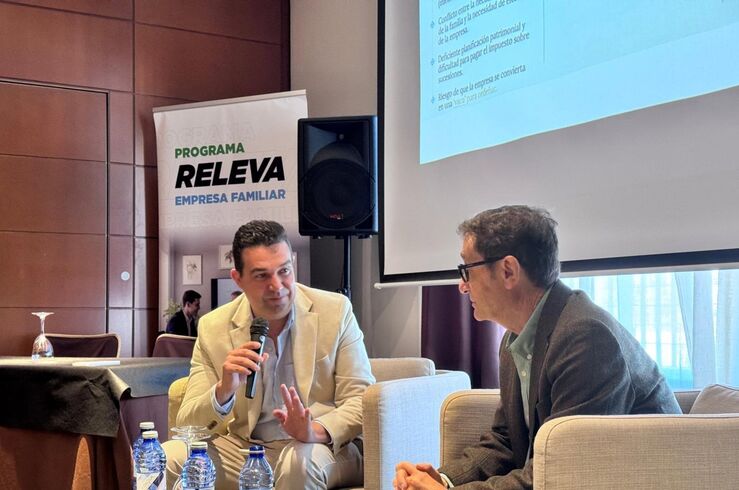 En Navalmoral de la Mata, AEEF analiza cómo afrontar con éxito el relevo generacional