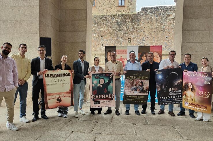 Raphael, La Flamenca, Pablo López, Vanesa Martín y Rosario estarán en 'Monumental Cáceres'