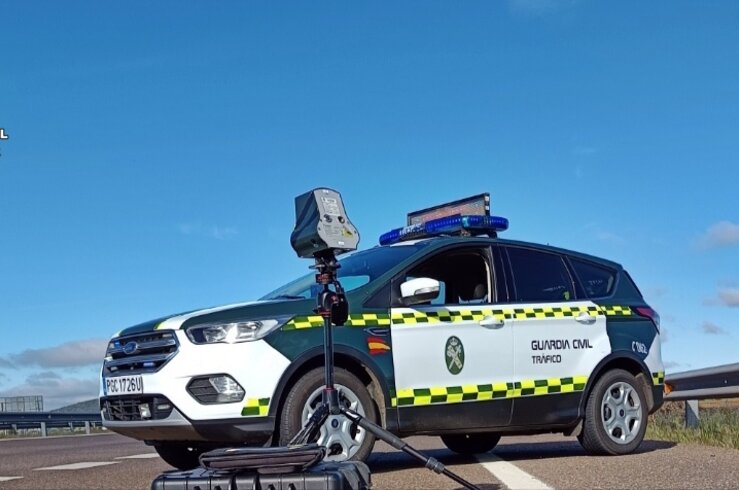 Investigado un conductor que circulaba a 235 km/h en la A-5 a la altura de Guareña