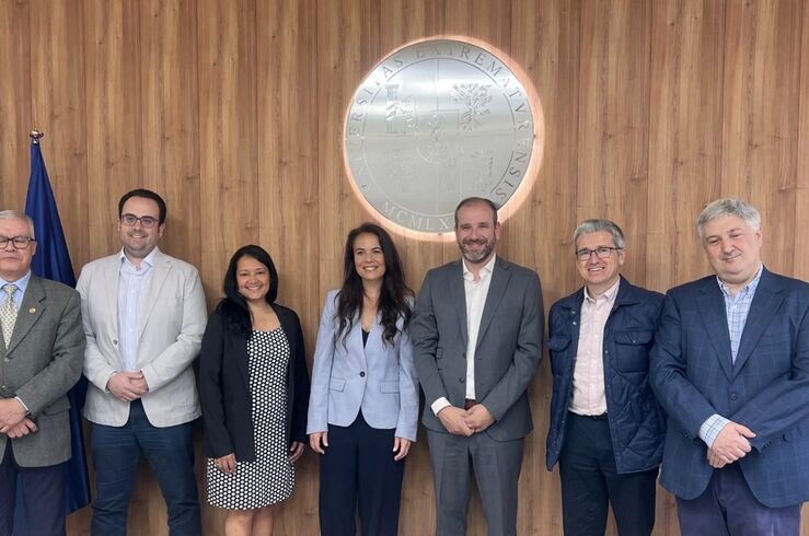 UEx y Grupo Diggia impulsan una cátedra pionera en innovación, ingeniería y talento 