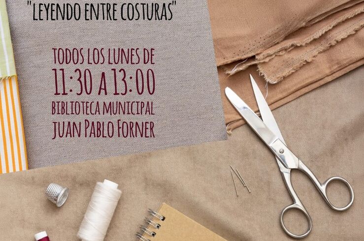 La Biblioteca Municipal de Mérida abre el nuevo club de lectura “Leyendo entre costuras” 