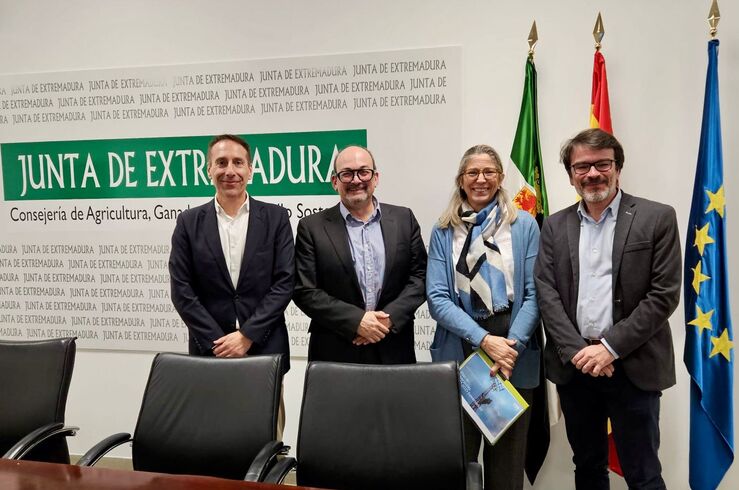 La distribuidora i-DE de Iberdrola presenta a Junta su plan de inversiones en Extremadura
