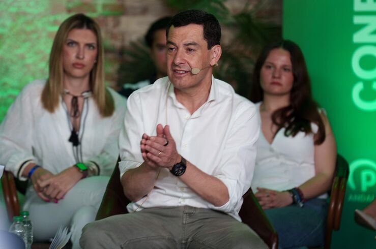 Moreno descarta un acuerdo como Extremadura o Aragón si roza la mayoría absoluta