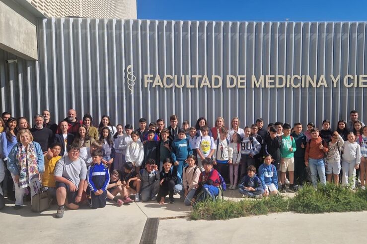 Escolares extremeños en programa Desayuna con la Ciencia + Cultura Emprendedora de la UEX