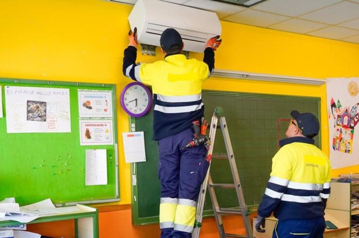 Junta inicia obras climatización en 74 centros educativos y otros 130 se sumarán este año