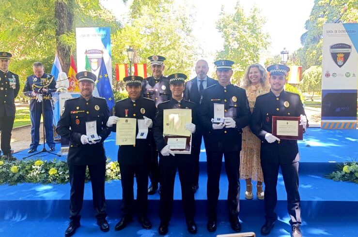 Ayuntamiento de Cáceres felicita a los policías locales reconocidos en su Día