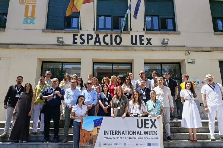 Universidades de Bosnia-Herzegovina y Kosovo se forman en valores comunes de UE en UEx
