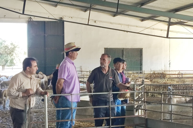 Estudiantes mexicanos de un curso internacional en España visitan la finca La Cocosa