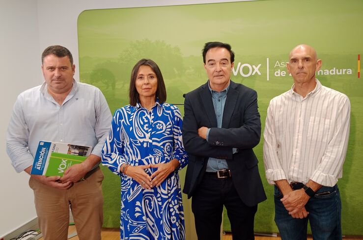 Cocemfe Badajoz traslada a diputados de Vox sus programas y principales reivindicaciones