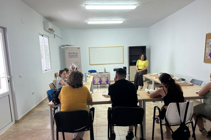 Fademur organiza un curso sobre atención socio-sanitaria en Burguillos del Cerro 
