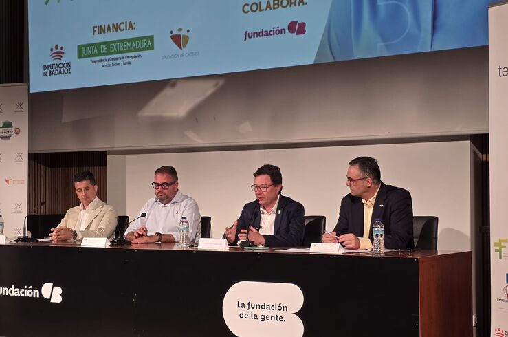 Santamaría elogia el compromiso de empresas extremeñas con la Casilla Empresa Solidaria