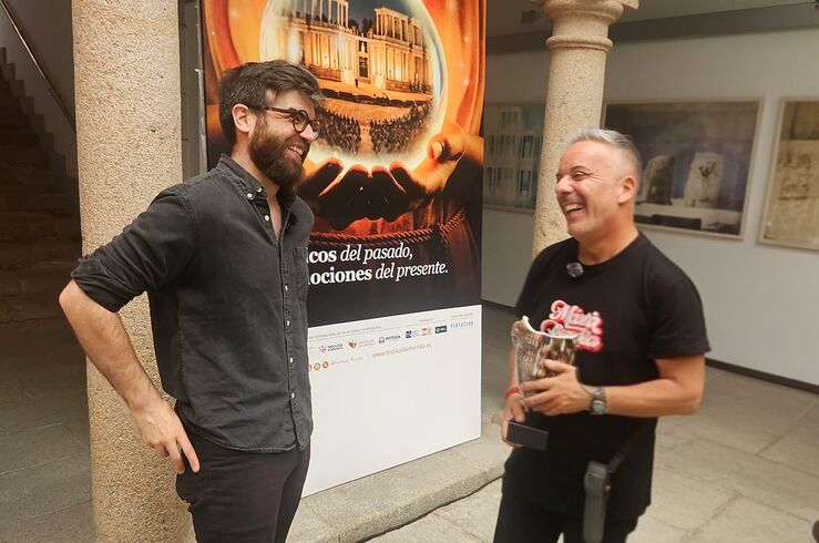 Ars Fatum homenajea al público del Festival de Mérida con la máscara ‘Presencias’
