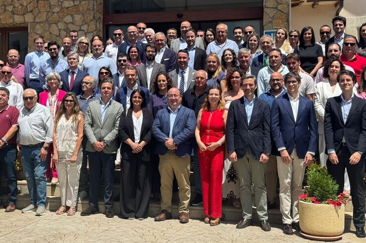 La Junta asegura que defenderá los intereses y el futuro de los tabaqueros