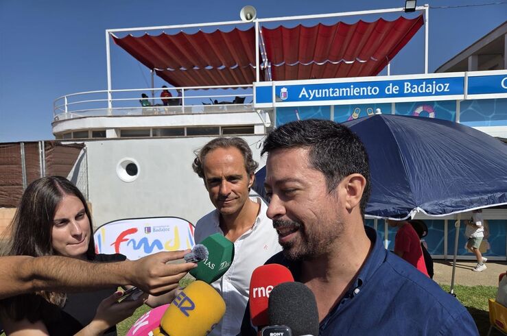 Programa Bibliopiscinas ofrece más de 4.000 títulos en La Granadilla y San Roque Badajoz