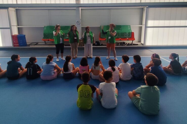 AECC Cáceres inicia campaña de prevención contra cáncer de piel en piscinas y campamentos