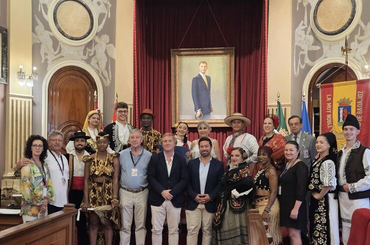 Badajoz recibe a grupos participantes en Festival Folklórico Internacional de Extremadura