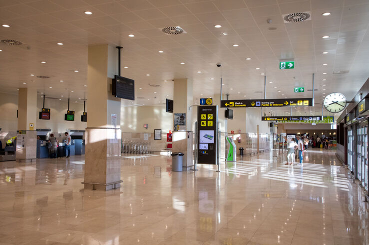 Gobierno autoriza 14,3M€ para contratar servicio rutas aéreas Badajoz a Madrid y Barcelona
