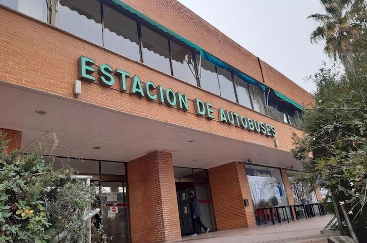 La Junta eleva en 2,3 millones el presupuesto para cubrir el 100% del billete de autobús